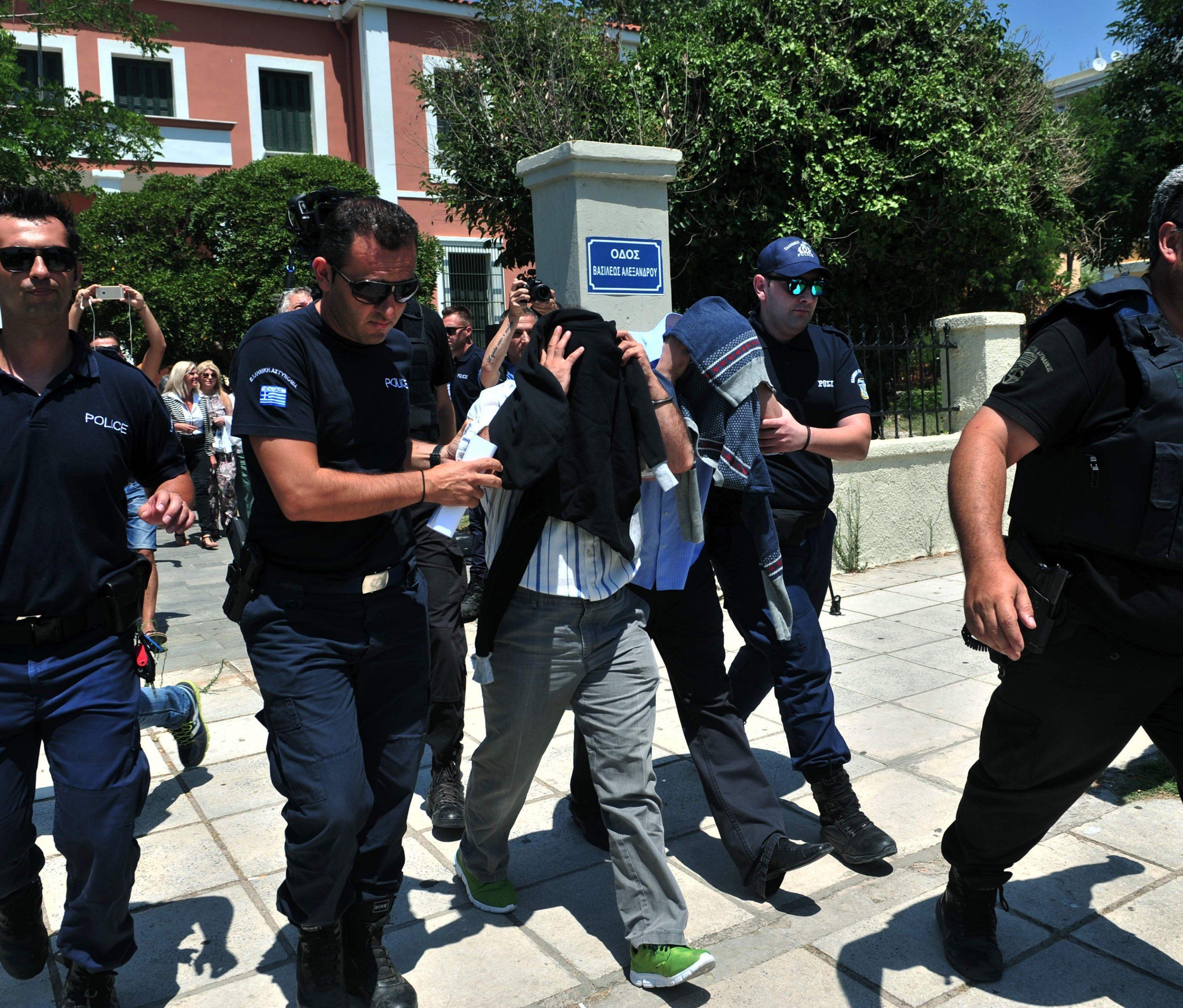 Erklärung im Fernsehen verlesen - "Die Verräter wurden neutralisiert". Erklärung im Fernsehen verlesen - "Die Verräter wurden neutralisiert".