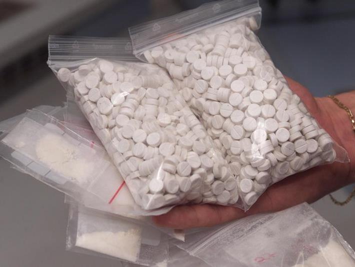Aufputsch- und Rauschmittel in Tablettenform von chinesischen Händlern vertickte die Frau.