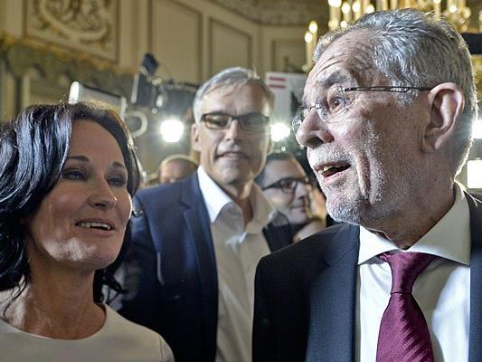 Grünen-Chefin Eva Glawischnig und Präsidentschaftskandidat Alexander Van der Bellen (R), über den Gerüchte verbreitet werden