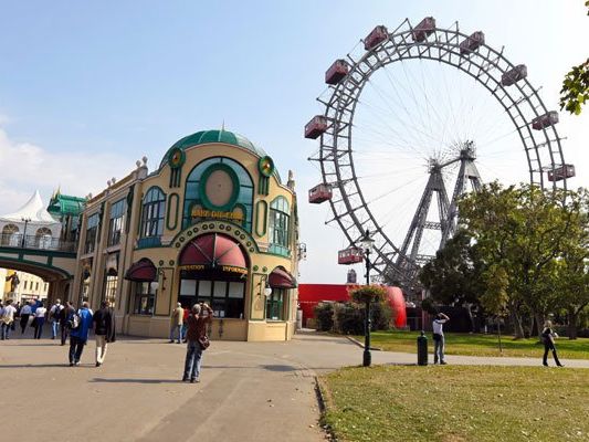 In der Prater Alm wird beim ersten Kabarettfestival für viele Lacher gesorgt. In der Prater Alm wird beim ersten Kabarettfestival für viele Lacher gesorgt.