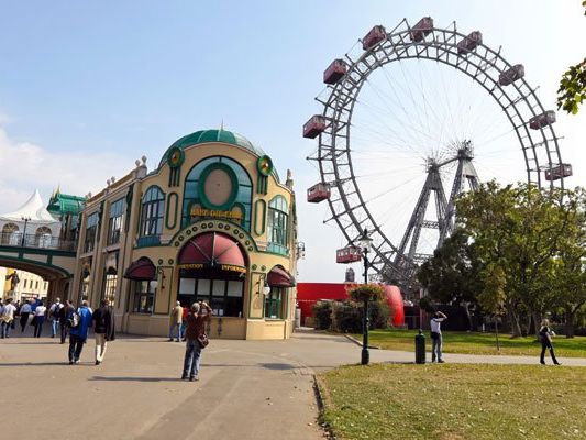 In der Prater Alm wird beim ersten Kabarettfestival für viele Lacher gesorgt.