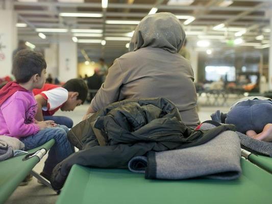 Das "Dokumentationszentrum für Intoleranz und Diskriminierung gegen Christen in Europa" fordert eine getrennte Unterbringung von Flüchtlingen verschiedenen Glaubens