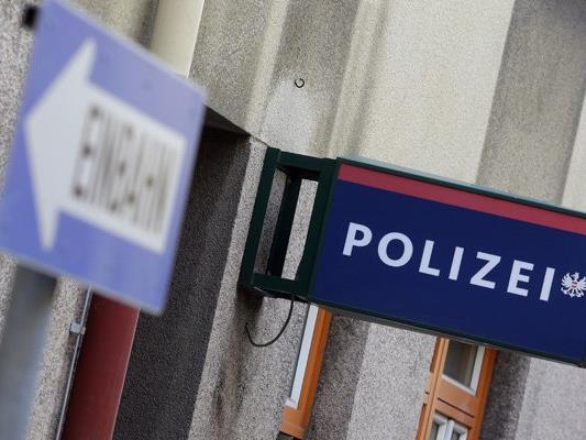 Erhöhtes Polizeiaufgebot vor dem EL-Quali-Heimspiel der Austria gegen Trnava.