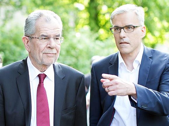 Alexander Van der Bellen und sein Wahlkampfleiter Lothar Lockl (R)
