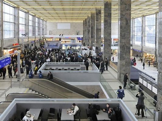 Das Opfer wurde am Westbahnhof niedergestochen. Das Opfer wurde am Westbahnhof niedergestochen.