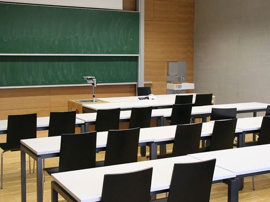 Migranten und Einheimische sind zunehmend ähnlich gut gebildet. Migranten und Einheimische sind zunehmend ähnlich gut gebildet.