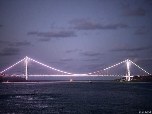 1,4 Kilometer lang ist die dritte Bosporus-Brücke 1,4 Kilometer lang ist die dritte Bosporus-Brücke