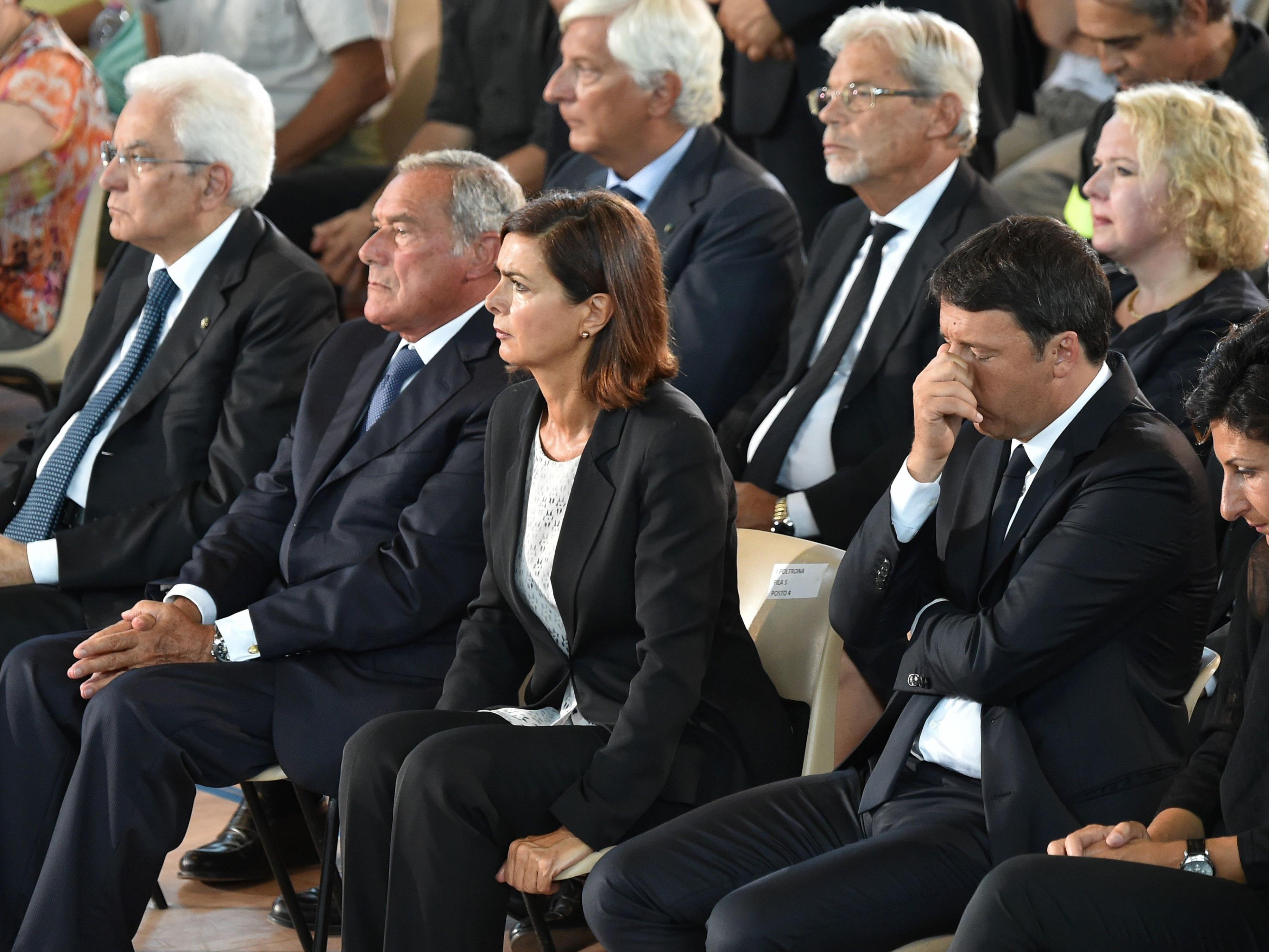 Auch Premier Matteo Renzi nahm am Staatsakt für die Opfer der Erdbebenkatastrophe teil.