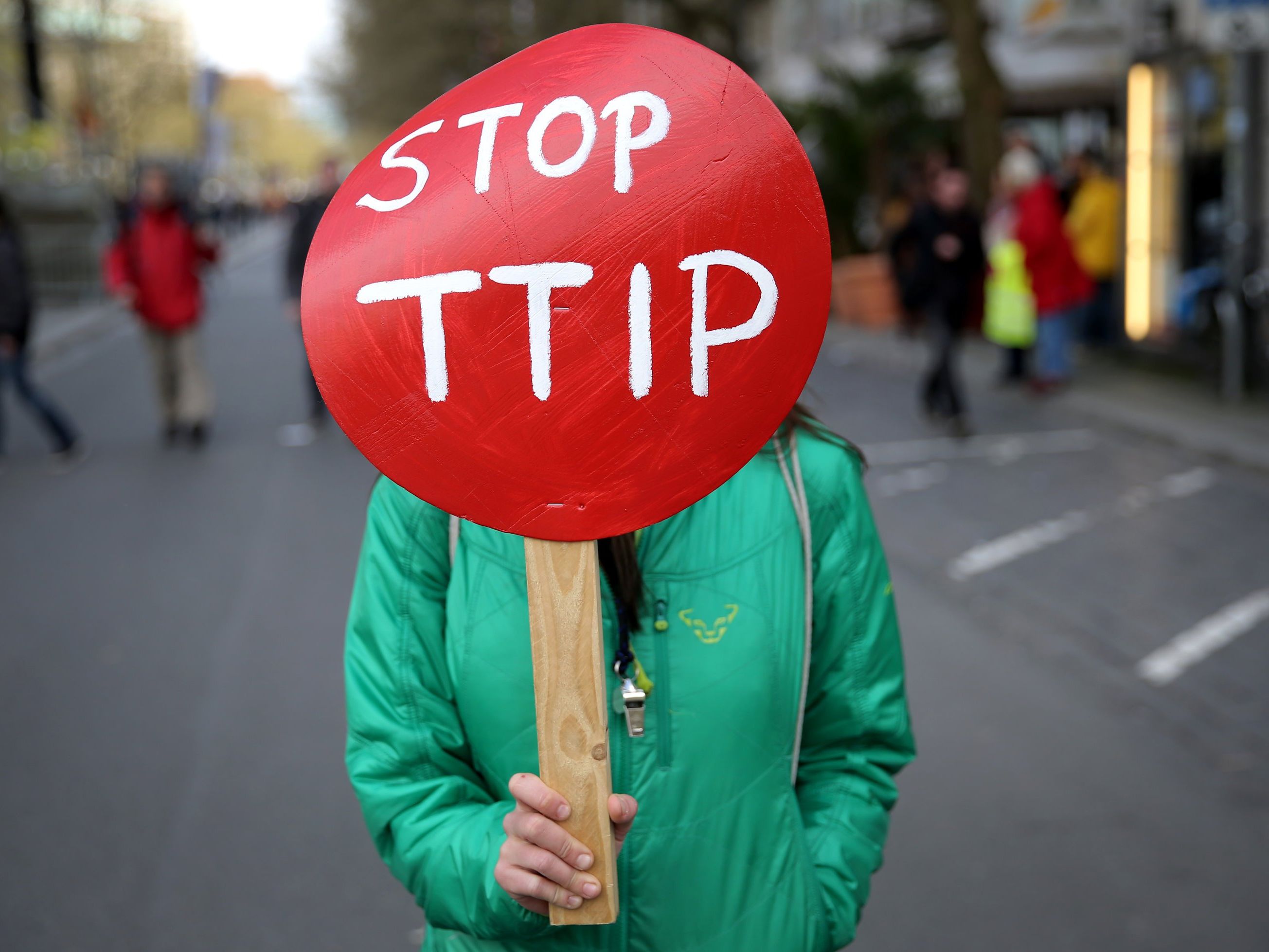 Die sechs Bürgermeister aus NÖ wollen TTIP verhindern. Die sechs Bürgermeister aus NÖ wollen TTIP verhindern.