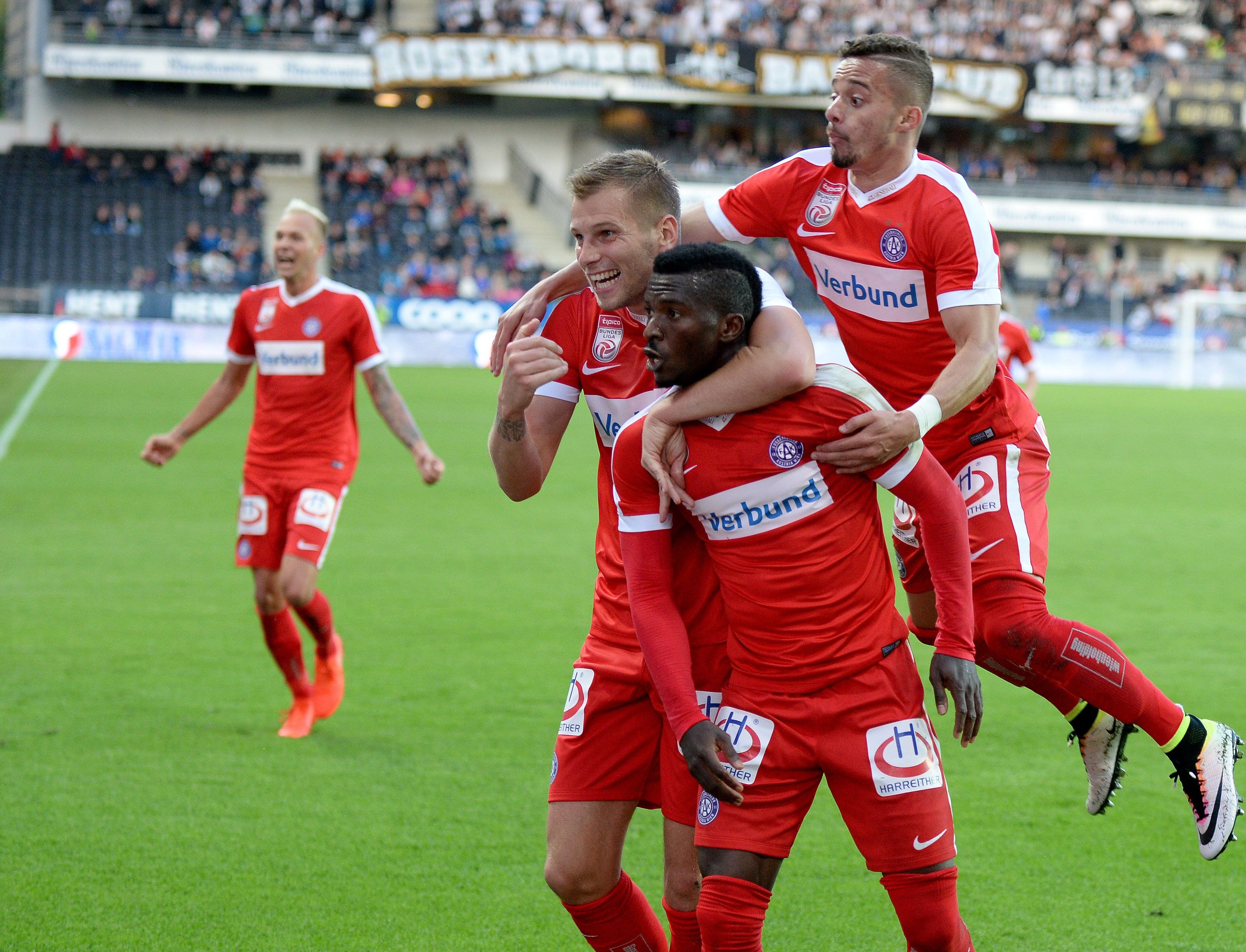 Austria Wien schafft mit 2:1-Auswärtssieg Aufstieg in EL-Gruppenphase. Austria Wien schafft mit 2:1-Auswärtssieg Aufstieg in EL-Gruppenphase.