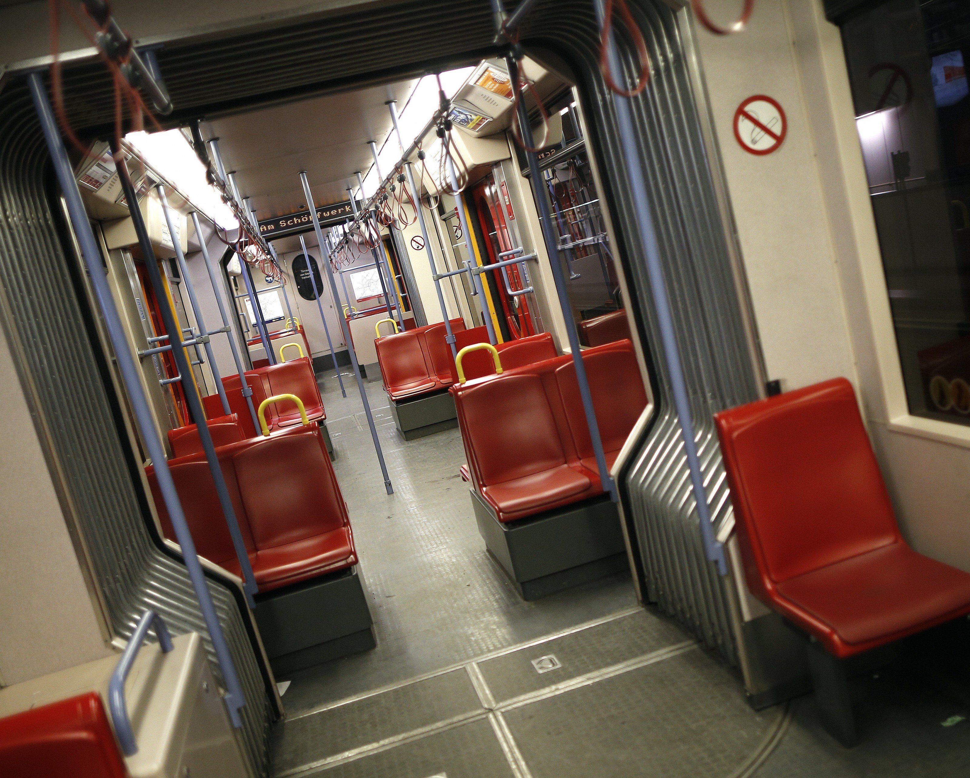 Die Gruppe "Wiener Schmäh" drehte Videos in der Wiener U-Bahn. Die Gruppe "Wiener Schmäh" drehte Videos in der Wiener U-Bahn.