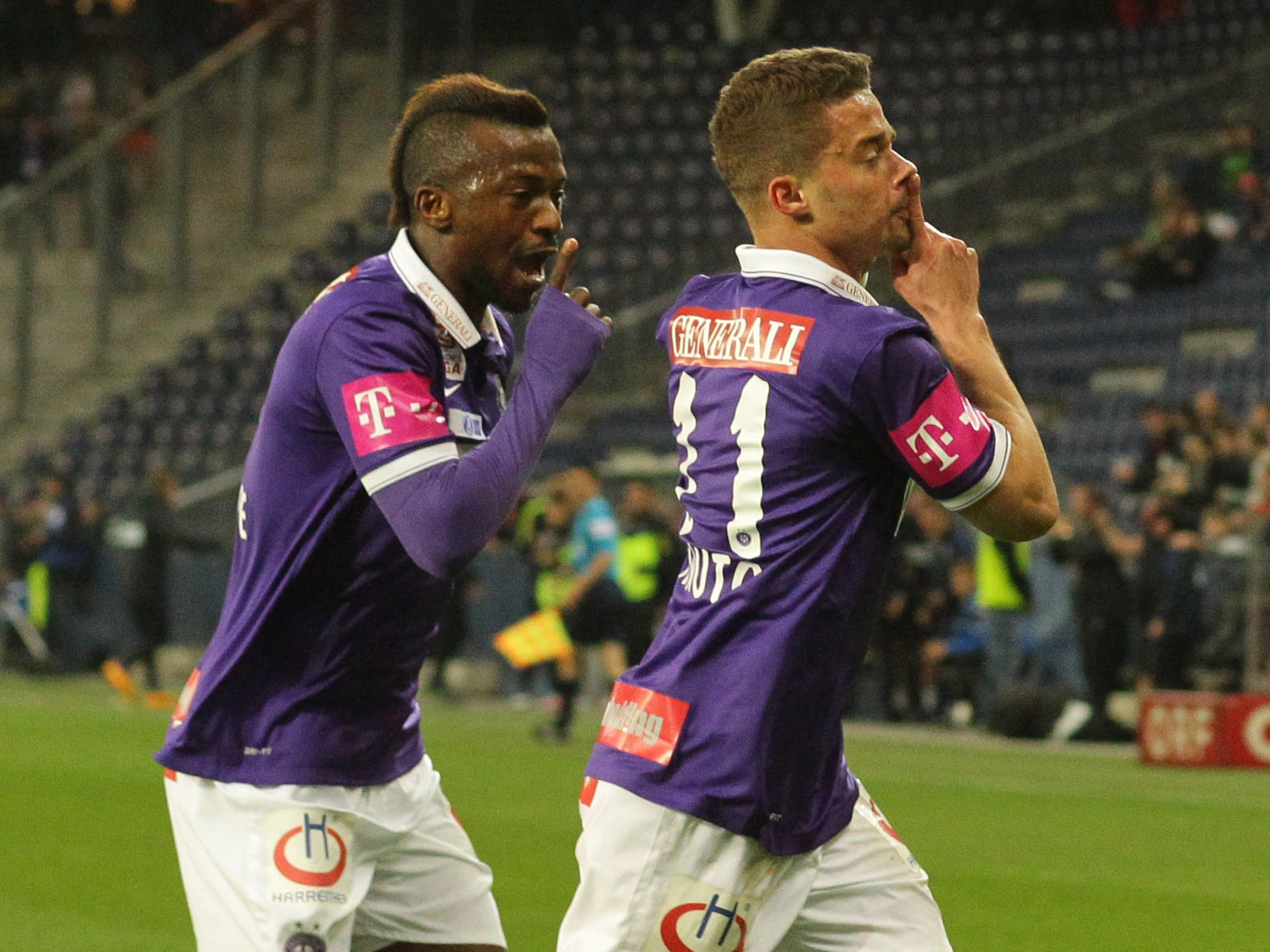 Lucas Venuto (r.) und Larry Kayode kamen gegen Mattersburg erst nach einer Stunde aufs Feld. Lucas Venuto (r.) und Larry Kayode kamen gegen Mattersburg erst nach einer Stunde aufs Feld.