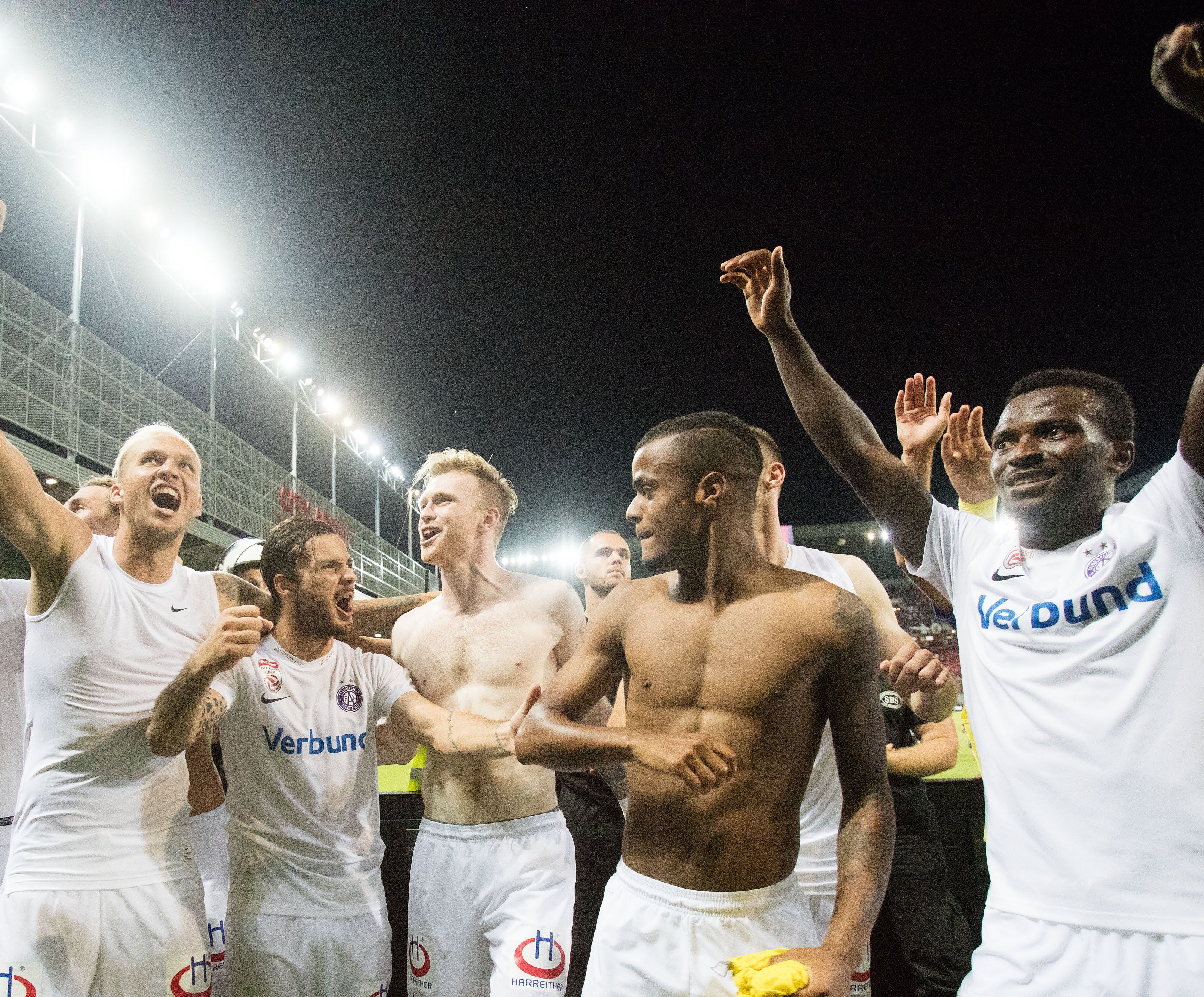 Erst im Elfmeterschießen konnte die Austria Wien den Sieg für sich klarmachen Erst im Elfmeterschießen konnte die Austria Wien den Sieg für sich klarmachen