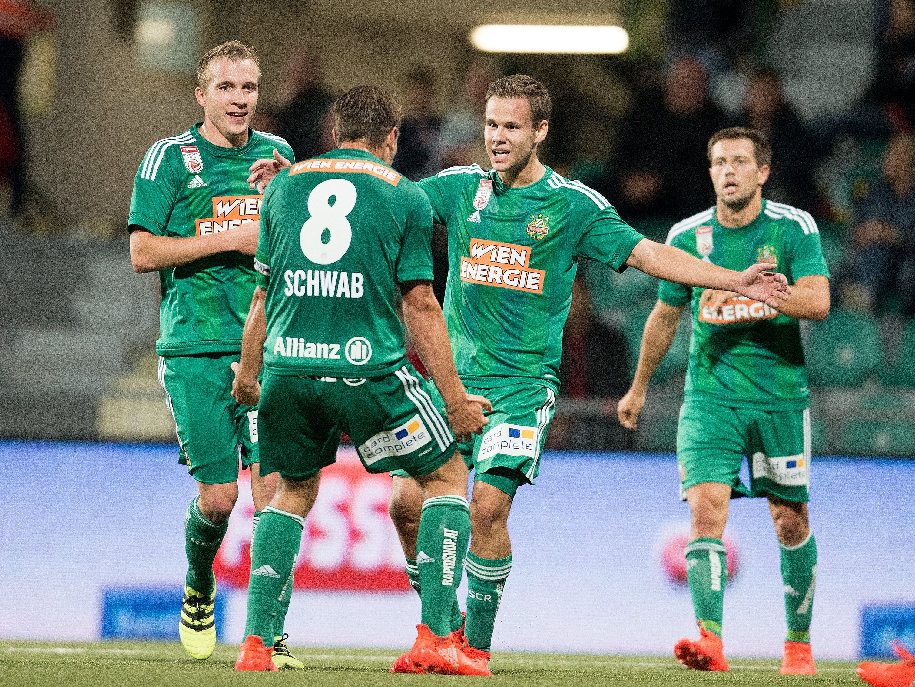 Treffer von Louis Schaub und Stefan Schwab sichern Rapid Wien den 4:0-Auswärtssieg im Play-off. Treffer von Louis Schaub und Stefan Schwab sichern Rapid Wien den 4:0-Auswärtssieg im Play-off.