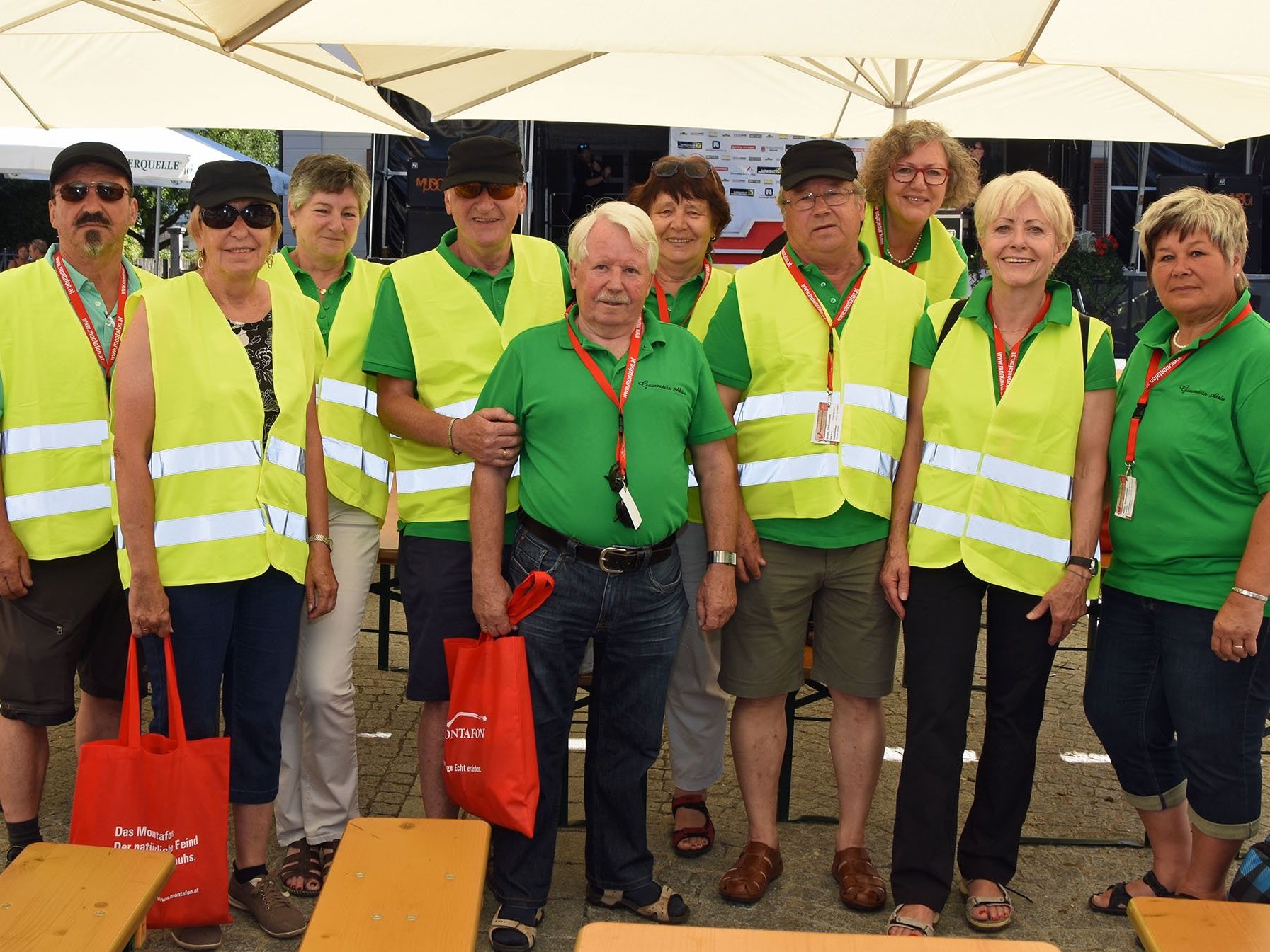 Helferinnen und Helfer von "Gauenstein Aktiv" beim M3 Montafon Mountainbike Marathon am letzten Samstag im Juli 2016 Helferinnen und Helfer von "Gauenstein Aktiv" beim M3 Montafon Mountainbike Marathon am letzten Samstag im Juli 2016