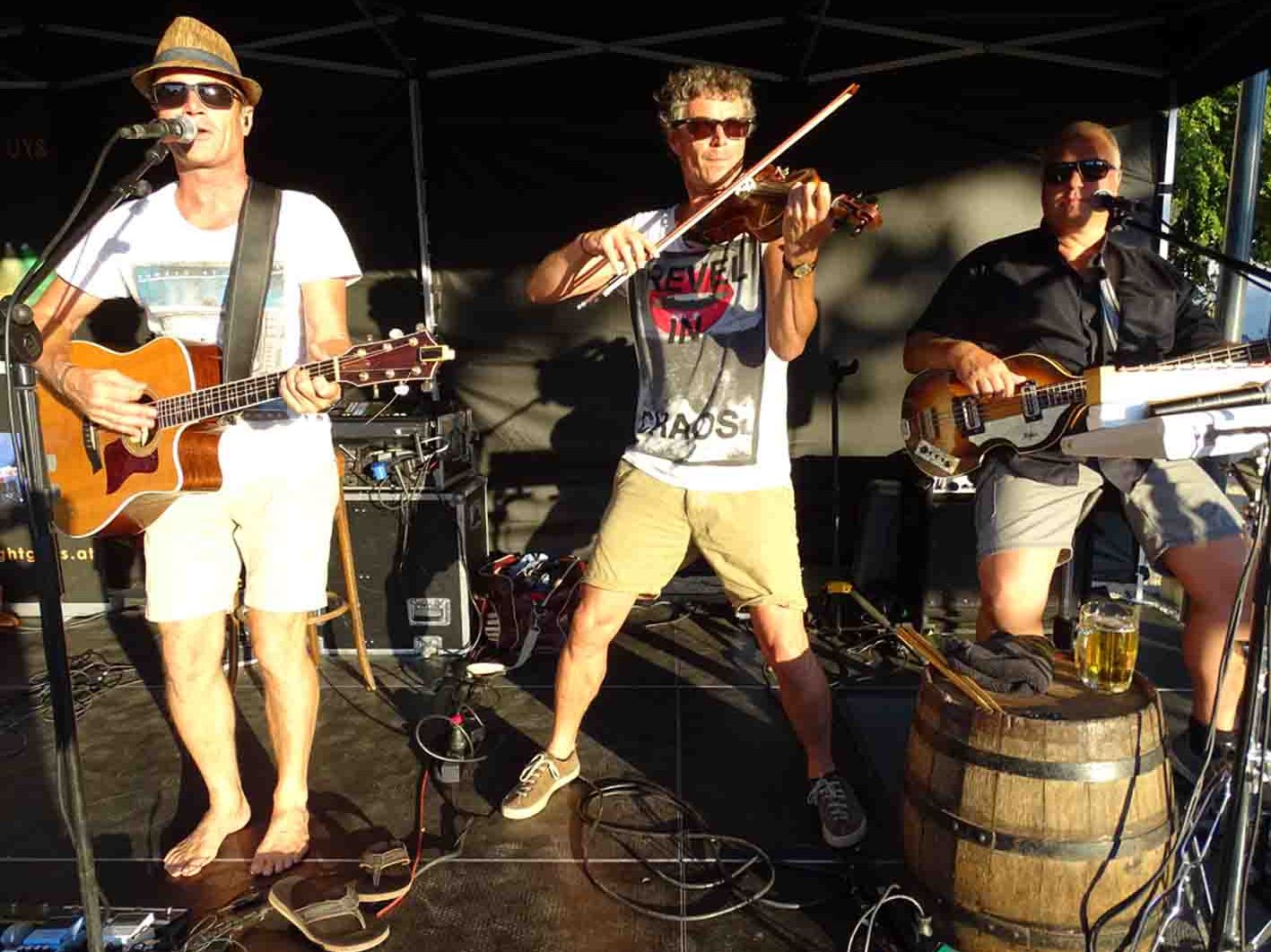 Die „All Right Guys“ begeisterten beim Abschlusskonzert mit Blues, Rock, Folk und Balladen. Die „All Right Guys“ begeisterten beim Abschlusskonzert mit Blues, Rock, Folk und Balladen.