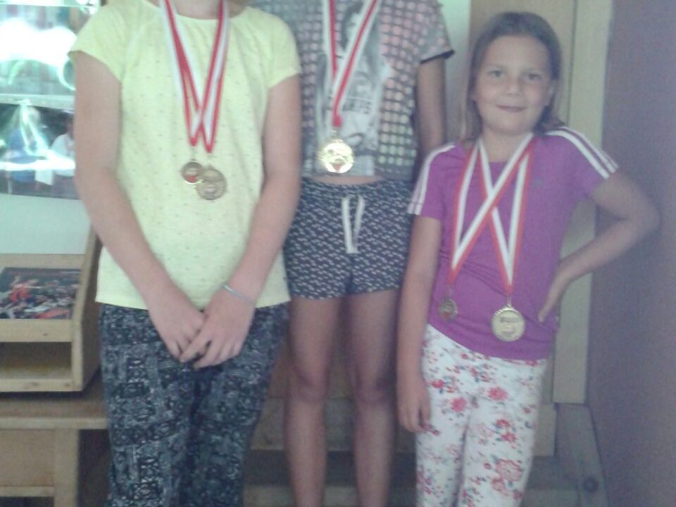 Im Bild v.l.n.r. Isabella Egender, Michaela und Eva Fink Im Bild v.l.n.r. Isabella Egender, Michaela und Eva Fink