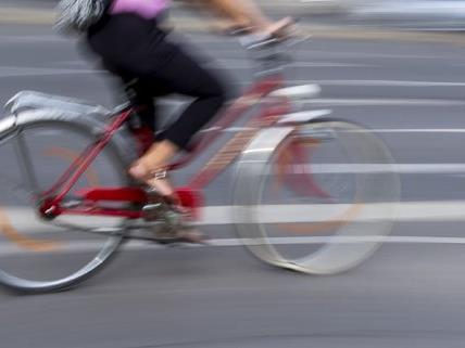 Ein Radfahrer wurde in Döbling bei einer Notbremsung schwer verletzt
