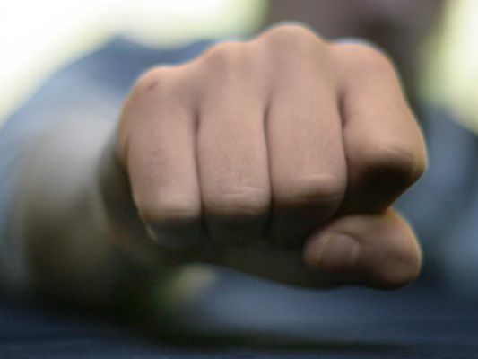 Der 23-Jährige erlitt bei dem Vorfall leichte Verletzungen. Der 23-Jährige erlitt bei dem Vorfall leichte Verletzungen.