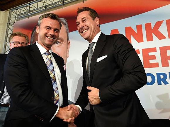 FPÖ-Präsidentschaftskandidat Norbert Hofer (l.) und Bundesparteiobmann Heinz Christian Strache