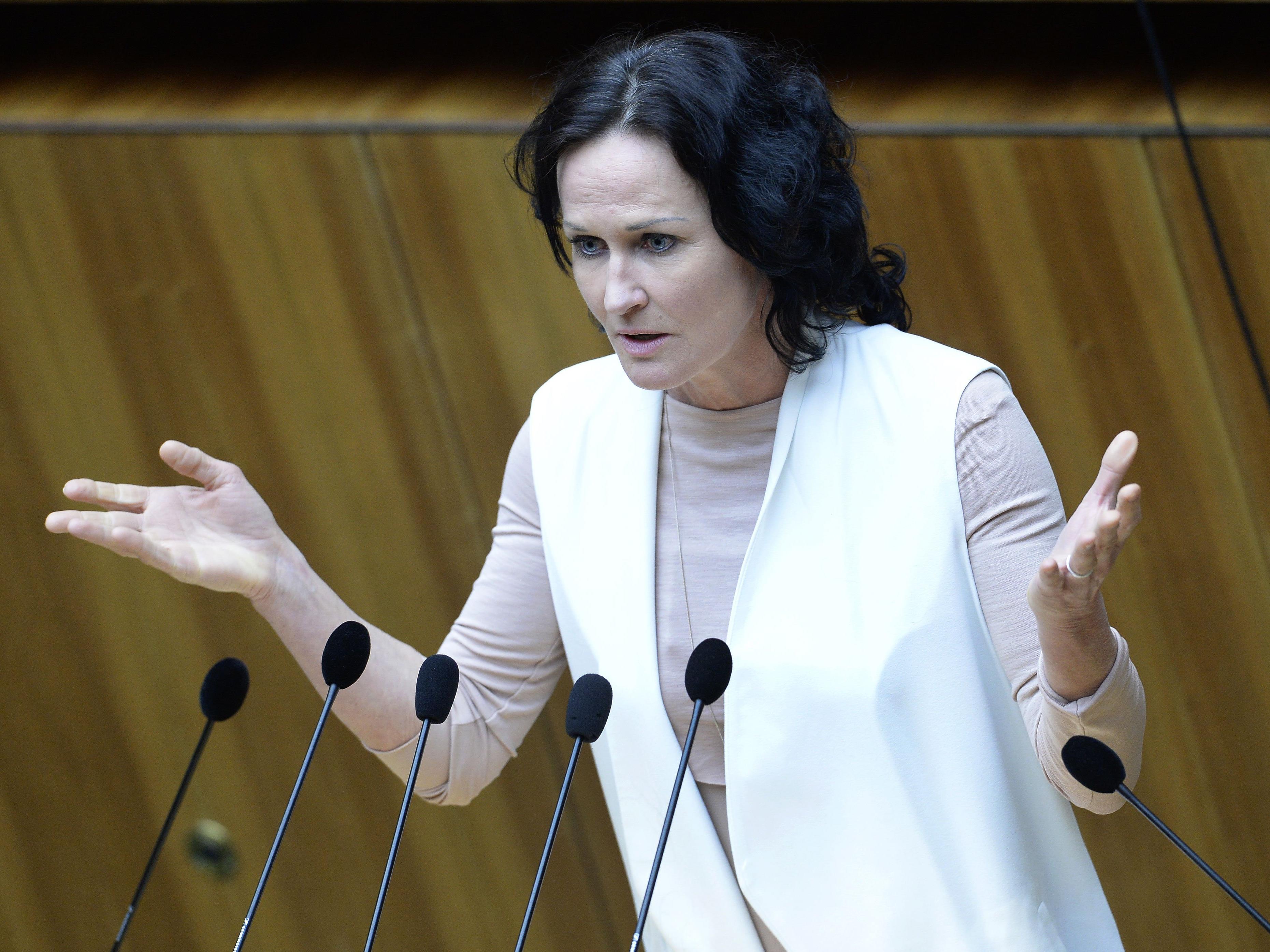 Die Grüne Bundessprecherin Eva Glawischnig veranlasste Privatanklagen wegen übler Nachrede