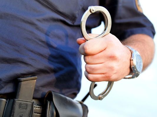 Die Polizei konnte den mutmaßlichen Täter festnehmen. Die Polizei konnte den mutmaßlichen Täter festnehmen.