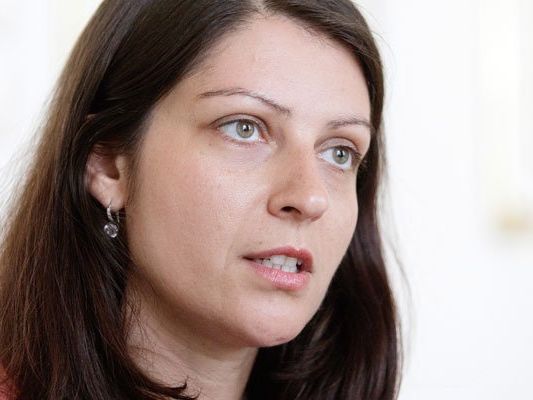 Auch Staatssekretärin Muna Duzdar (SPÖ) lehnt eine Vollverschleierung "persönlich" ab. Auch Staatssekretärin Muna Duzdar (SPÖ) lehnt eine Vollverschleierung "persönlich" ab.