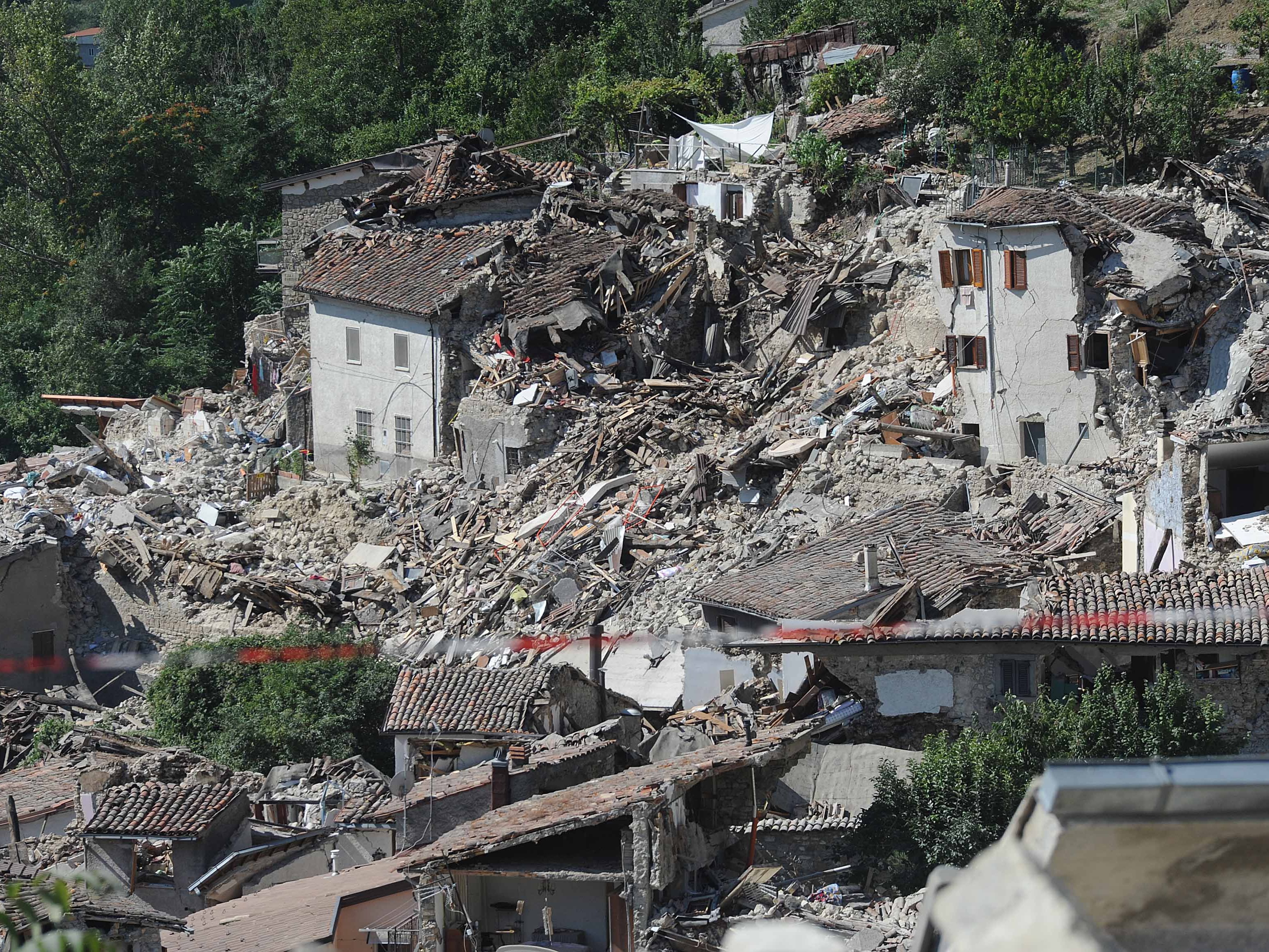 Auch die Ortschaft Pescara del Tronto wurde schwer getroffen Auch die Ortschaft Pescara del Tronto wurde schwer getroffen