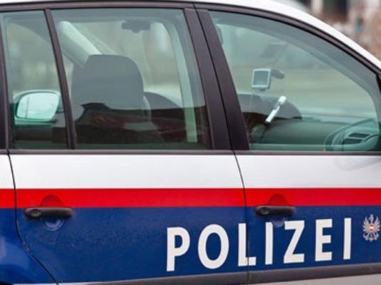 Drei Männer attackierten Polizeibeamte am Praterstern.