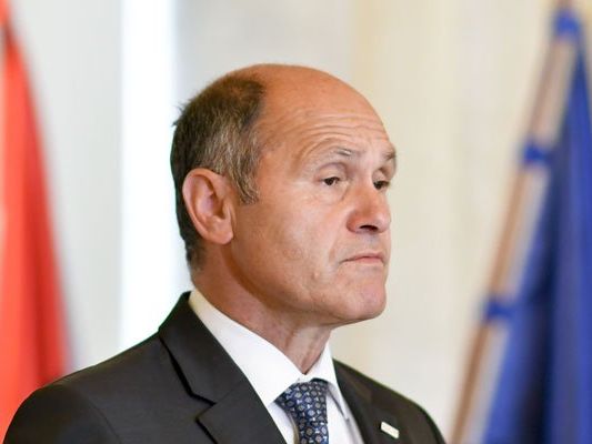 Wolfgang Sobotka kann sich Strafgerichte zur Asylaberkennung vorstellen. Wolfgang Sobotka kann sich Strafgerichte zur Asylaberkennung vorstellen.