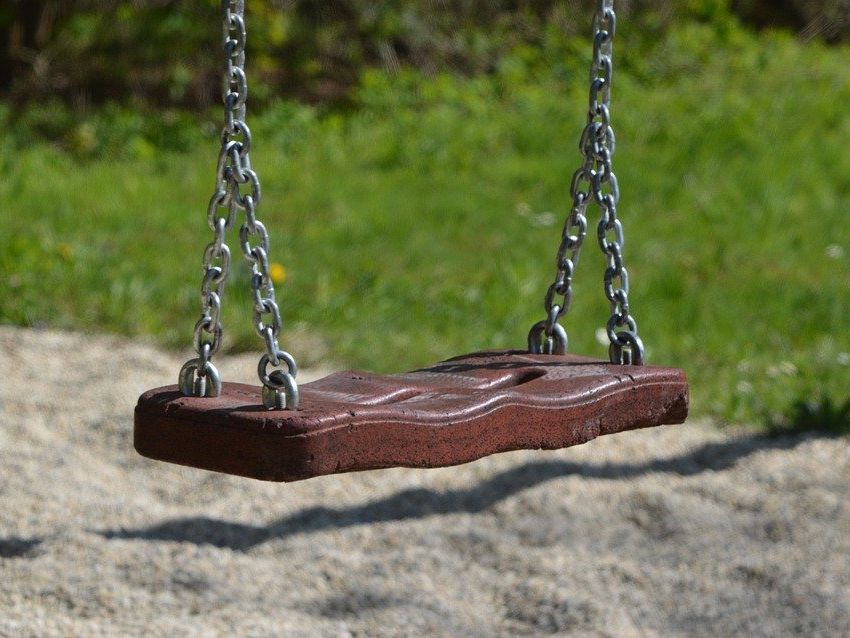 Der Mann soll am Spielplatz onaniert haben. Der Mann soll am Spielplatz onaniert haben.
