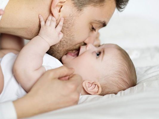 Pampers hat in einer Umfrage die Väter von heute zu Wort kommen lassen. Pampers hat in einer Umfrage die Väter von heute zu Wort kommen lassen.