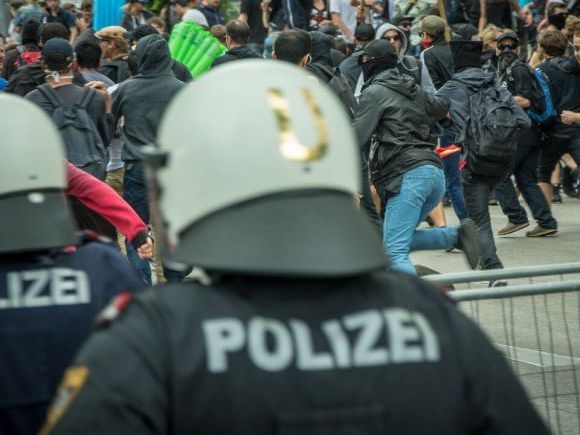 Bei der Identitären-Demo in Wien. Bei der Identitären-Demo in Wien.