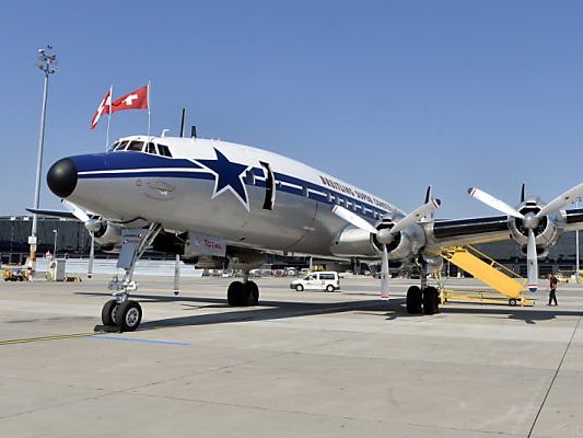 Super Flugzeug: Lockheed L-1049 Super Constellation in Wien Super Flugzeug: Lockheed L-1049 Super Constellation in Wien