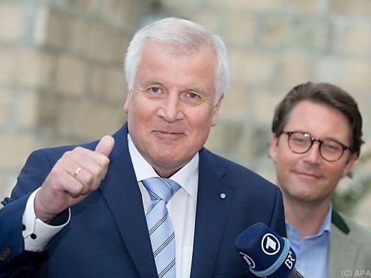 Seehofer sendet Mahnung an Merkel aus Seehofer sendet Mahnung an Merkel aus