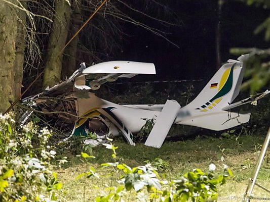 Zwei Flugzeuge stießen im Landeanflug zusammen Zwei Flugzeuge stießen im Landeanflug zusammen