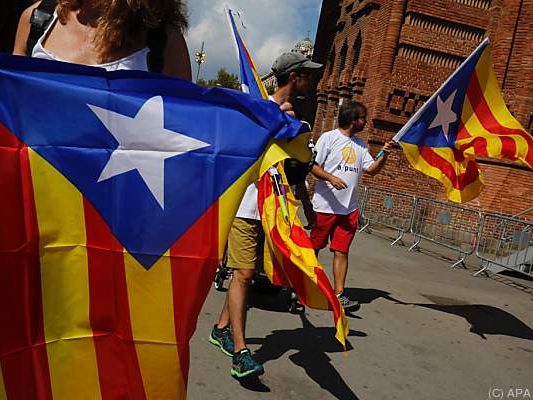 Zehntausende schwenkten die "Senyera" Zehntausende schwenkten die "Senyera"