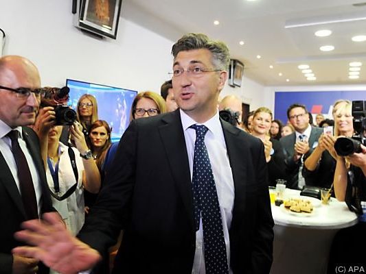 HDZ-Chef Plenkovic triumphiert HDZ-Chef Plenkovic triumphiert
