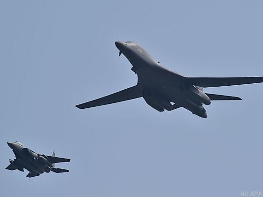 Zeichen der militärischen Stärke und Unterstützung Südkoreas Zeichen der militärischen Stärke und Unterstützung Südkoreas