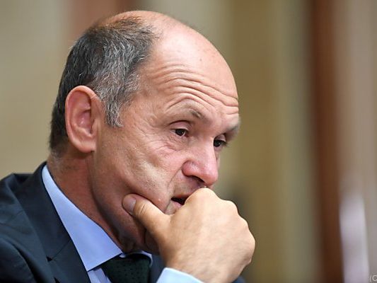 Der Innenminister will neue Regeln für die Verteilung erarbeiten Der Innenminister will neue Regeln für die Verteilung erarbeiten