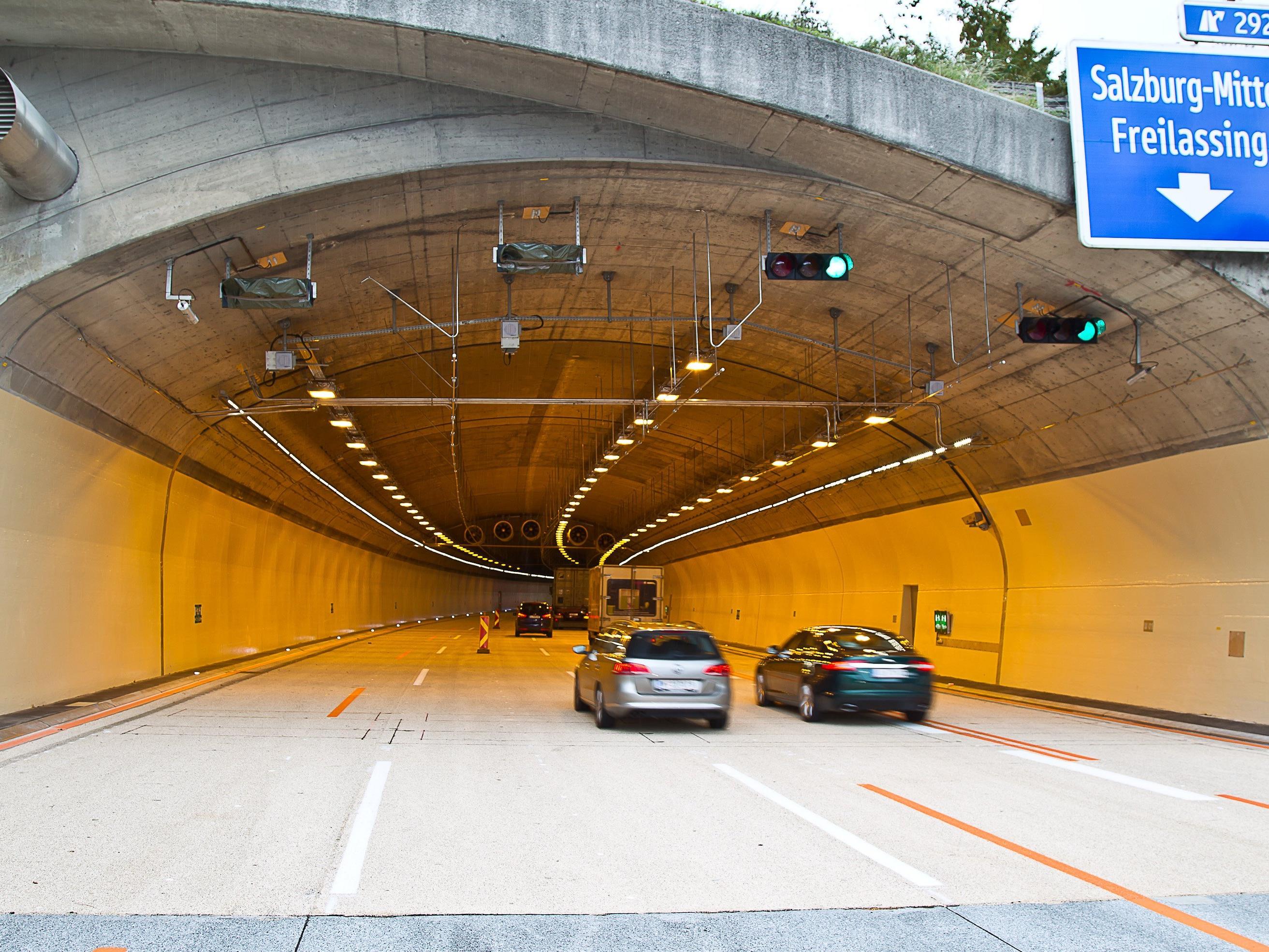 Im November sollen die Sanierungsarbeiten am Lieferinger Tunnel abgeschlossen sein.