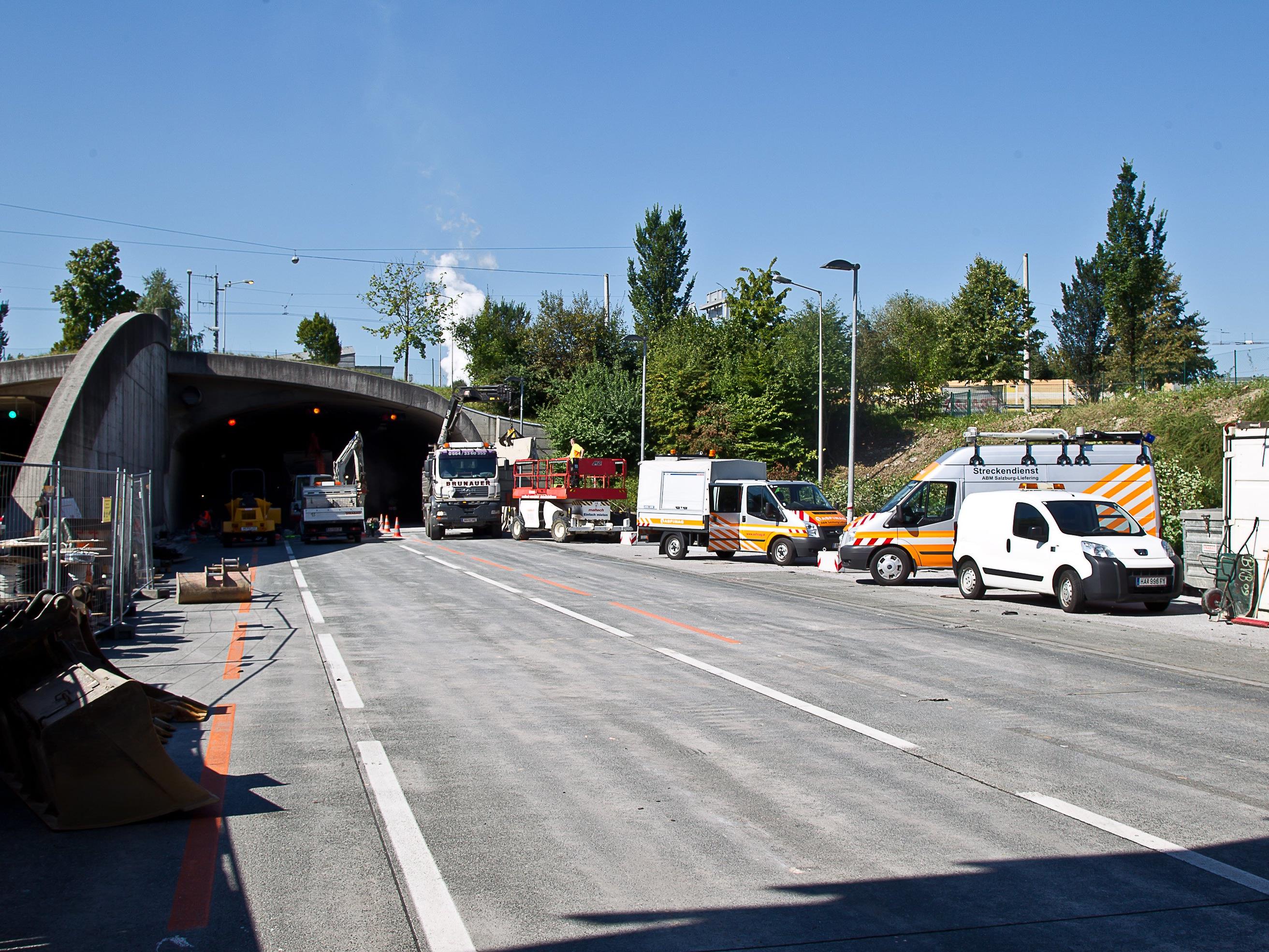 Bis November soll die Sanierung im Lieferinger Tunnel andauern.