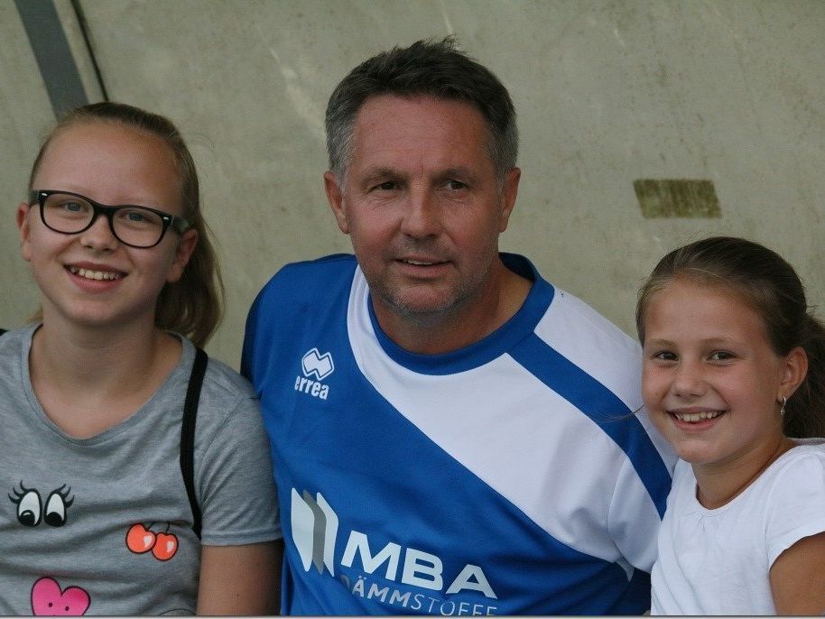 Damir Canadi und seine beiden Töchter Damir Canadi und seine beiden Töchter