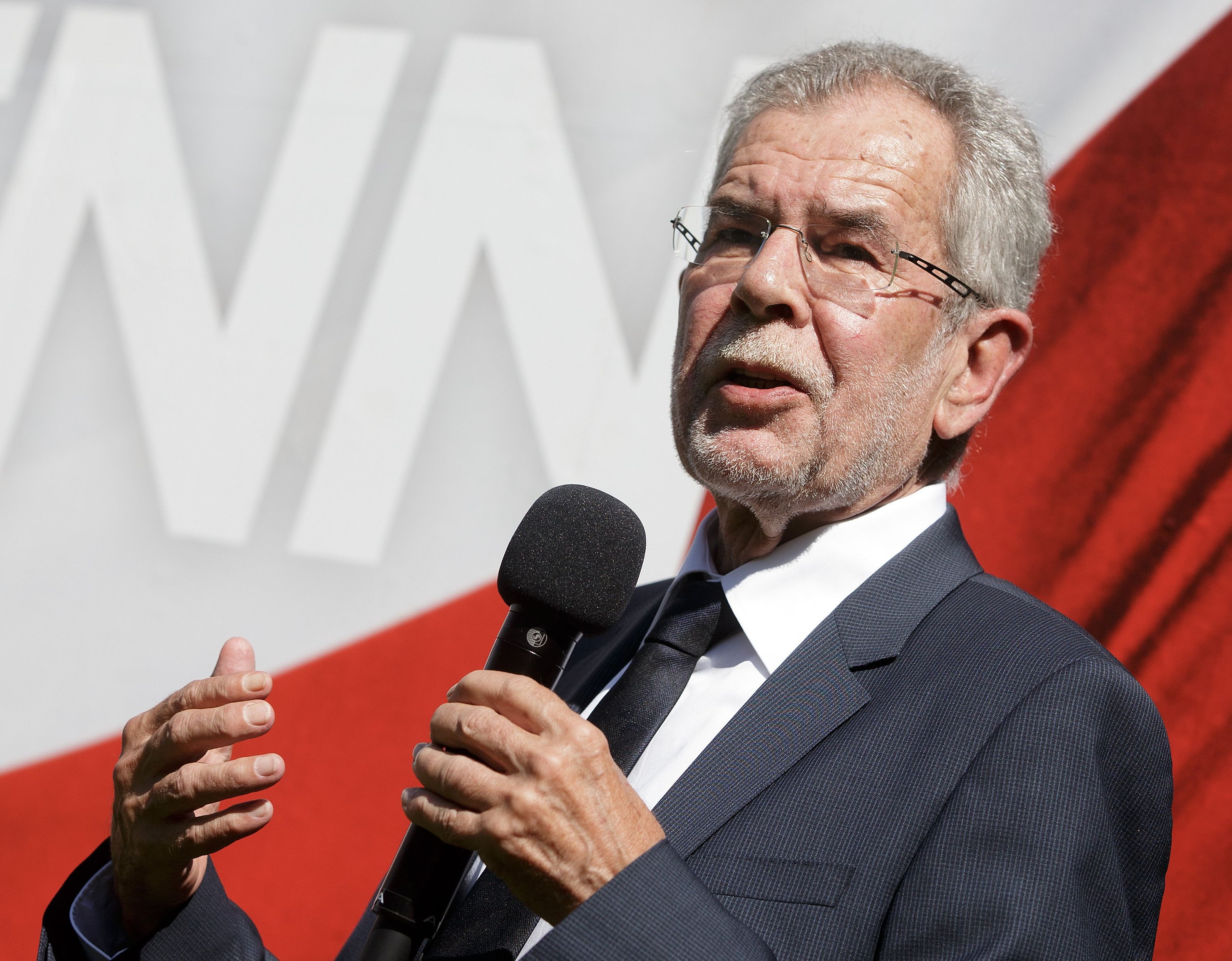 Alexander Van der Bellen sagte seinen Wahlkampfauftakt zur Bundespräsidentenwahl ab. Alexander Van der Bellen sagte seinen Wahlkampfauftakt zur Bundespräsidentenwahl ab.