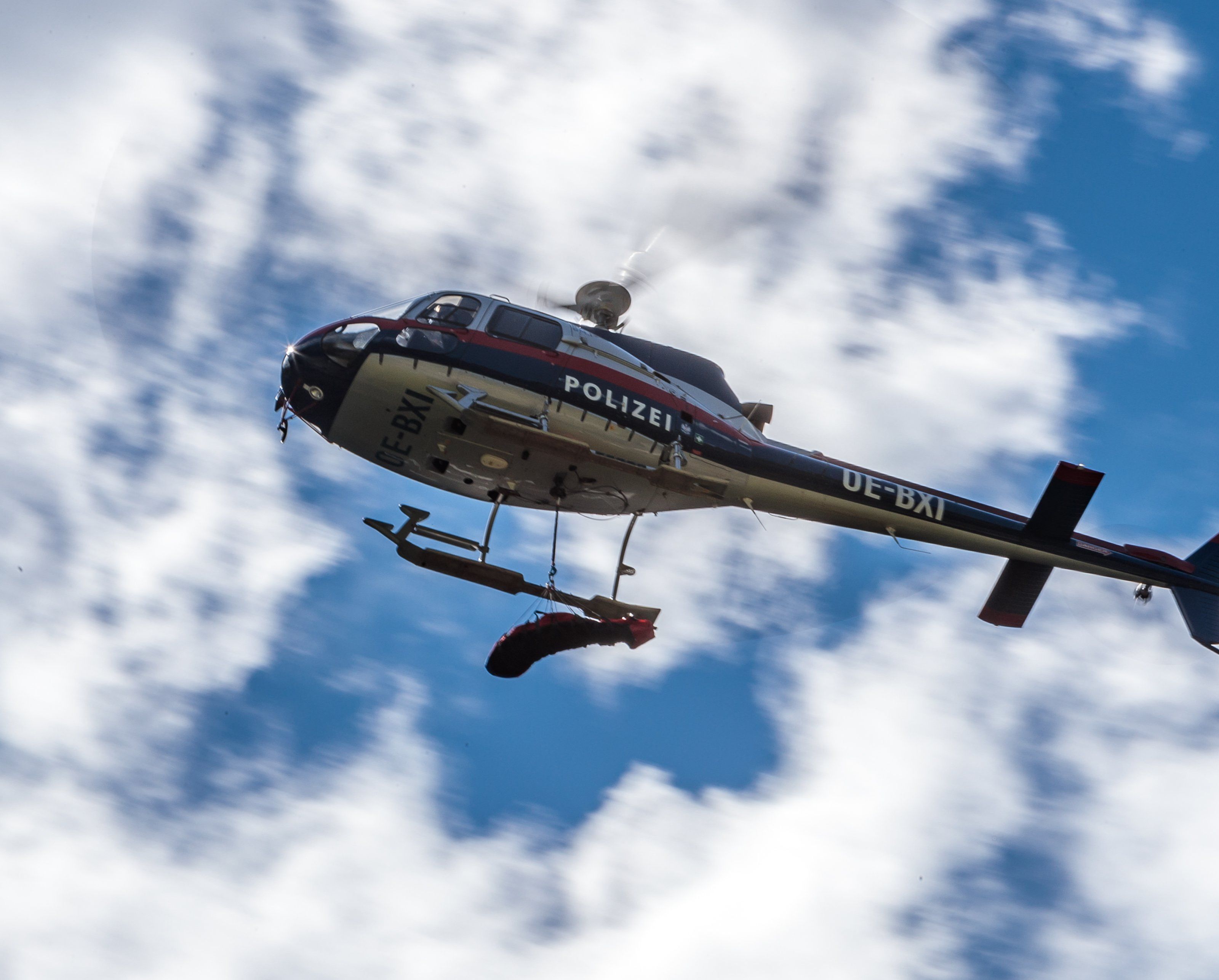 Es wurde per Polizeihubschrauber nach dem 31-Jährigen gefahndet. Es wurde per Polizeihubschrauber nach dem 31-Jährigen gefahndet.