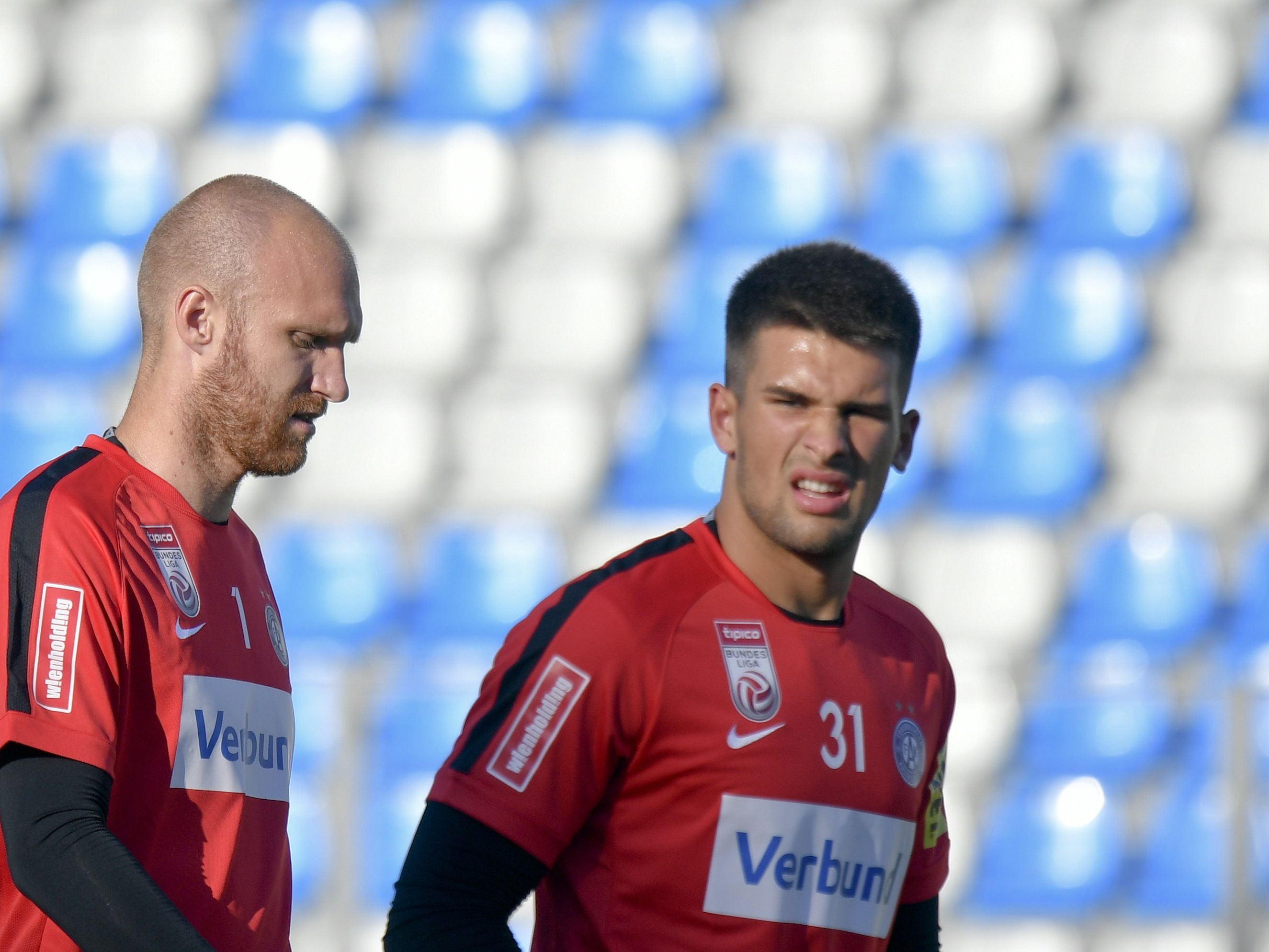 Robert Almer (l.) und sein Ersatzmann Osman Hadžikić.