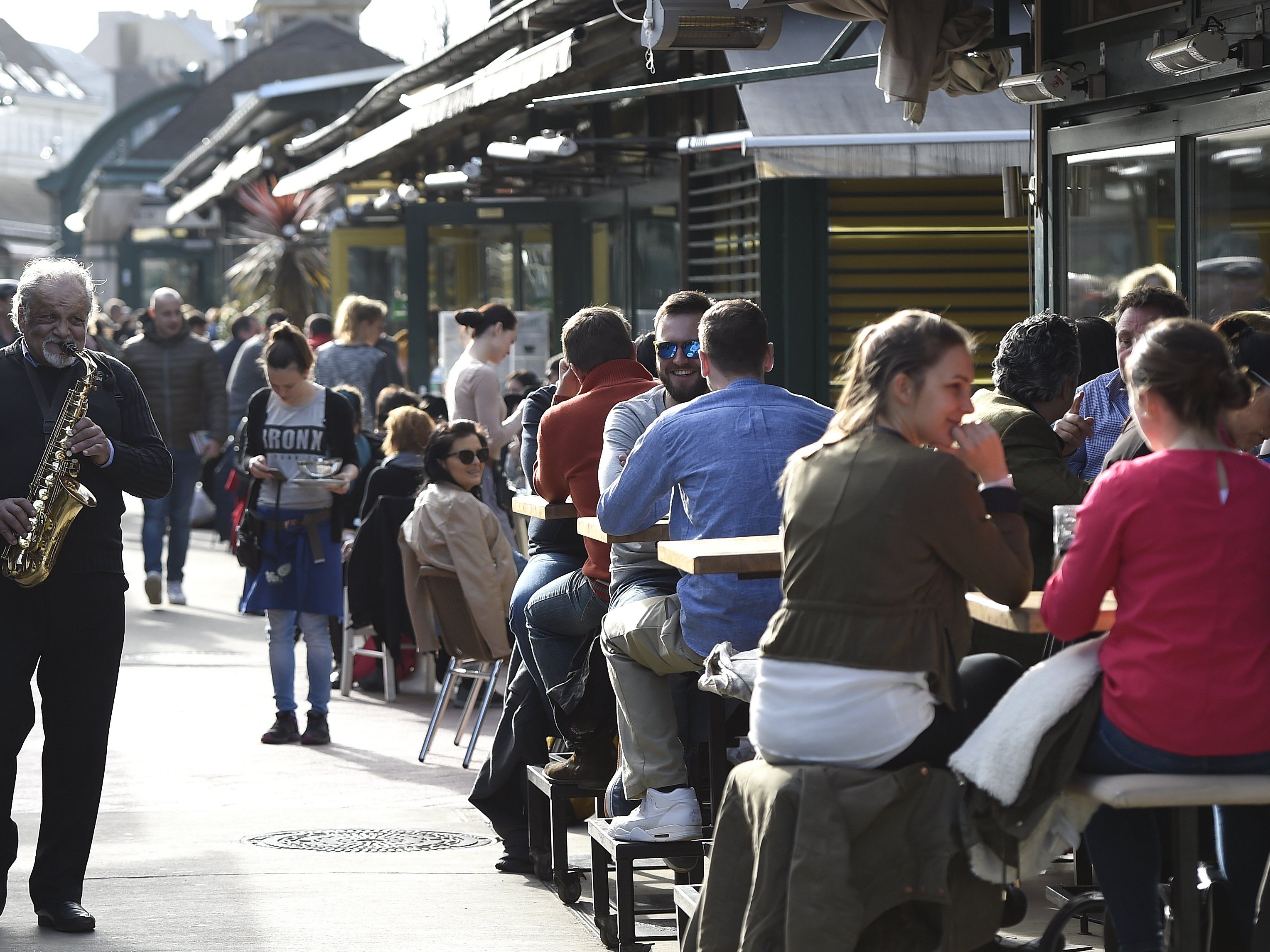 Der Wiener Naschmarkt bekommt in Wr. Neustadt einen kleinen Bruder. Der Wiener Naschmarkt bekommt in Wr. Neustadt einen kleinen Bruder.