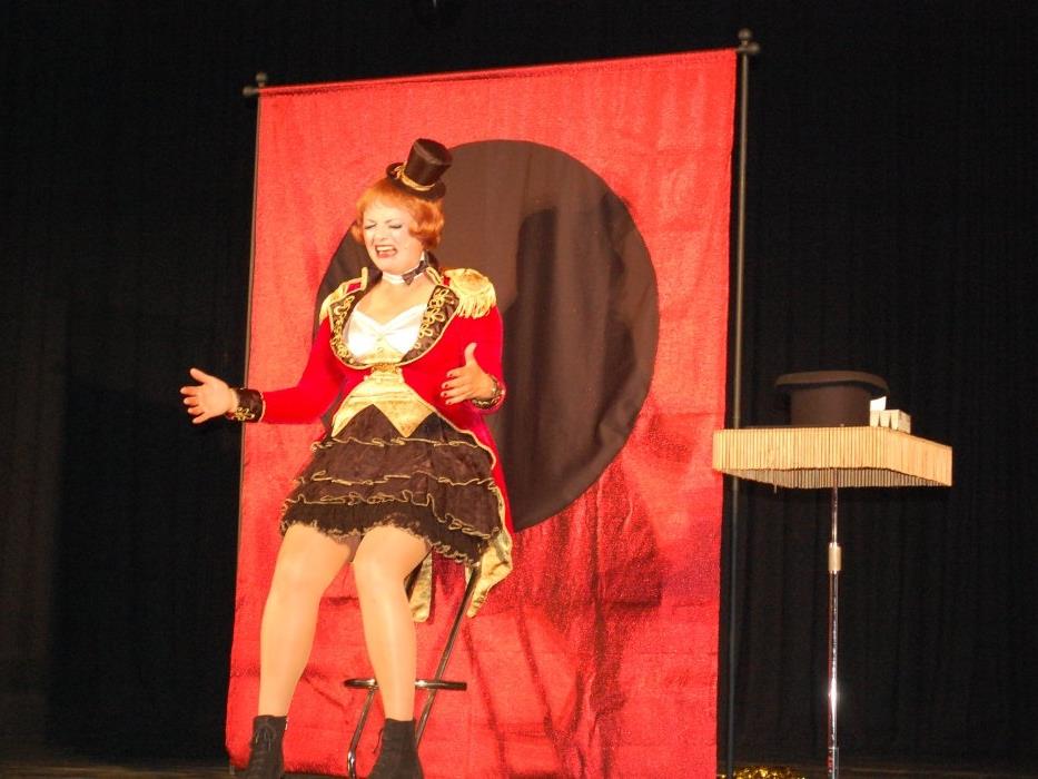 Den dritten Auftritt des neuen Stücks „Magic Rosi“ gab Maria Neuschmid auf der Schrunser Kulturbühne.