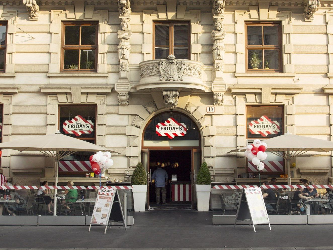 VIENNA.at verlost vier Plätze für den Oktoberfest-Brunch im TGI Fridays. VIENNA.at verlost vier Plätze für den Oktoberfest-Brunch im TGI Fridays.