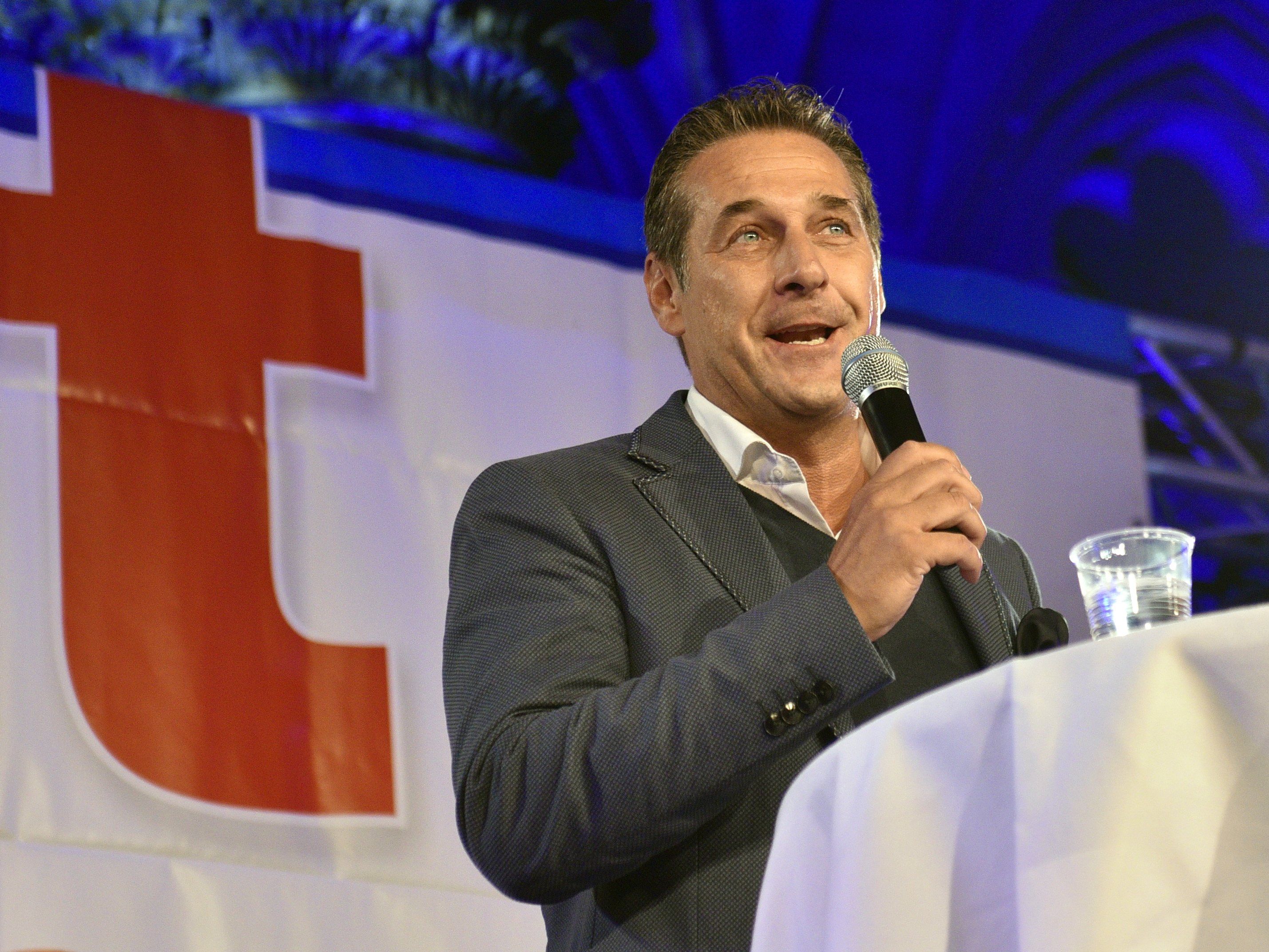 Heinz-Christian Strache unterzog sich einem Drogentest. Heinz-Christian Strache unterzog sich einem Drogentest.